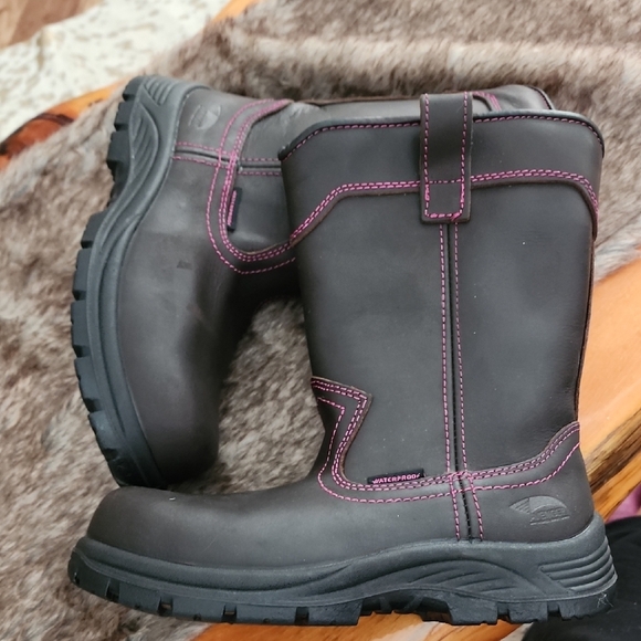 Avengers Brown Boots with Pink Stitching - Picture 5 of 8